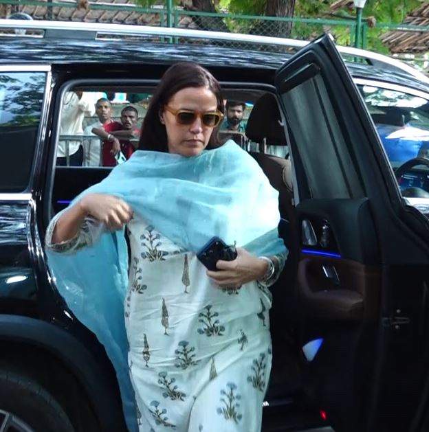 Image from: Hema Malini, Anil Kapoor more B-town stars attend Pahlaj Nihalani's prayer meet