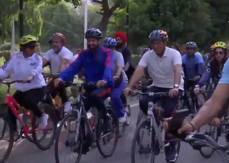 Image from: Vikrant Massey takes part in Fit India 'Sundays on Cycle' initiative in Delhi