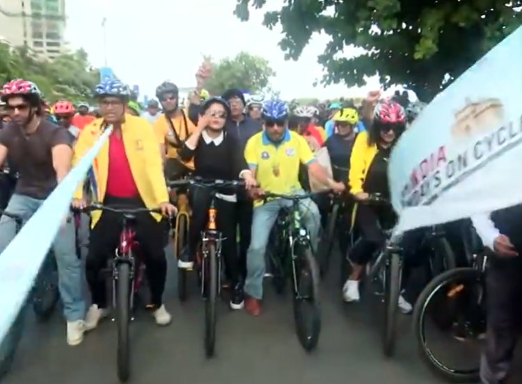 Image from: Vikrant Massey takes part in Fit India 'Sundays on Cycle' initiative in Delhi