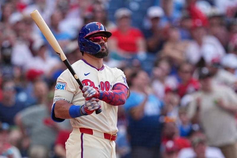 Image from: Kyle Schwarber foul ball leads to wholesome moment after destroying man’s food