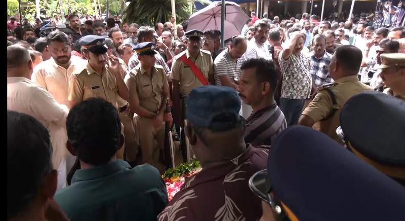 Image from: National Award-winning actor Salim Kumar cremated with State honours in Keralam