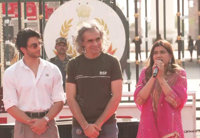 Image from: AR Rahman performs at Attari-Wagah Border, 'Main Vaapas Aaunga' team pays musical tribute to BSF