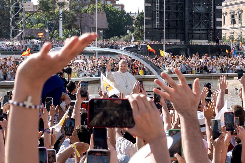 Image from: Pope Leo's Mass attended by 1.2 million in Madrid