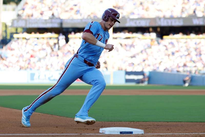 Arizona Signs Max Kepler, Serves 80-Game Ban