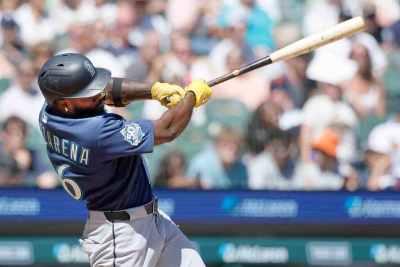 Image from: Randy Arozarena gets back at heckling fan with hilarious message written on baseball