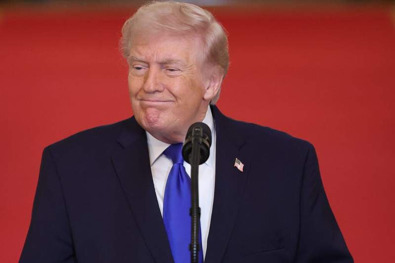 Image from: Democratic leader questions Donald Trump’s New York Knicks fandom with a brutal Karl-Anthony Towns jab