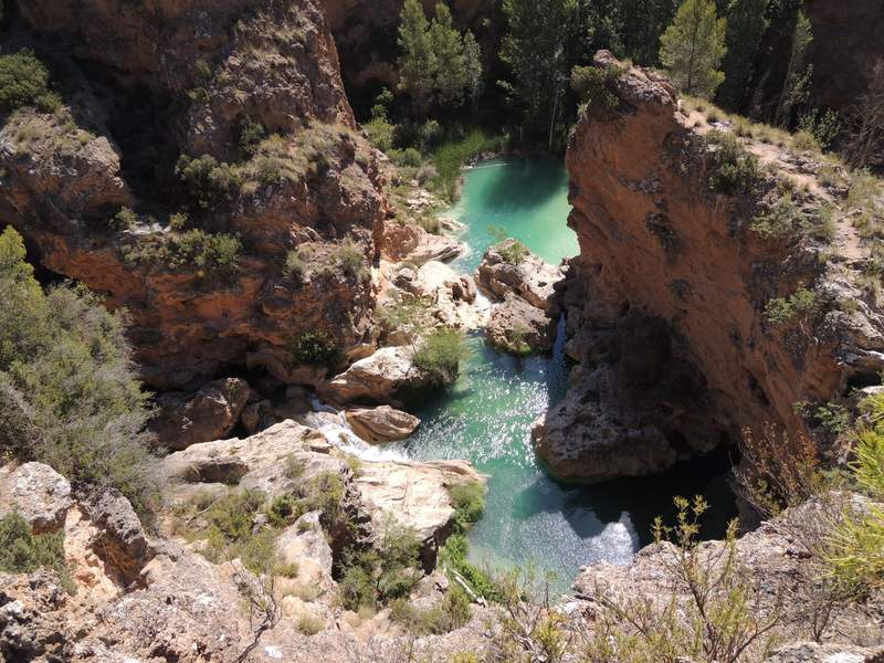Image from: In Spain, the 6 most beautiful natural swimming pools in Andalusia (with breathtaking scenery)