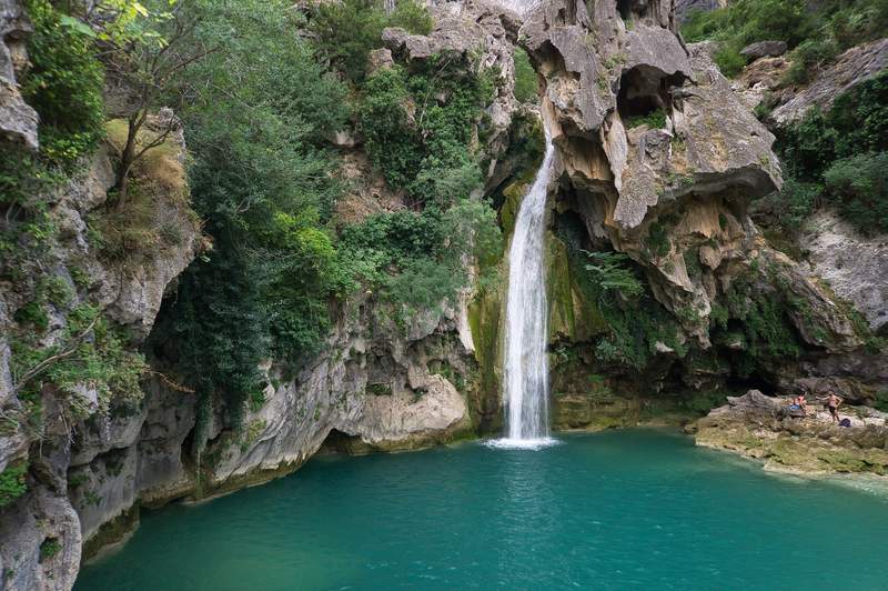 Image from: In Spain, the 6 most beautiful natural swimming pools in Andalusia (with breathtaking scenery)