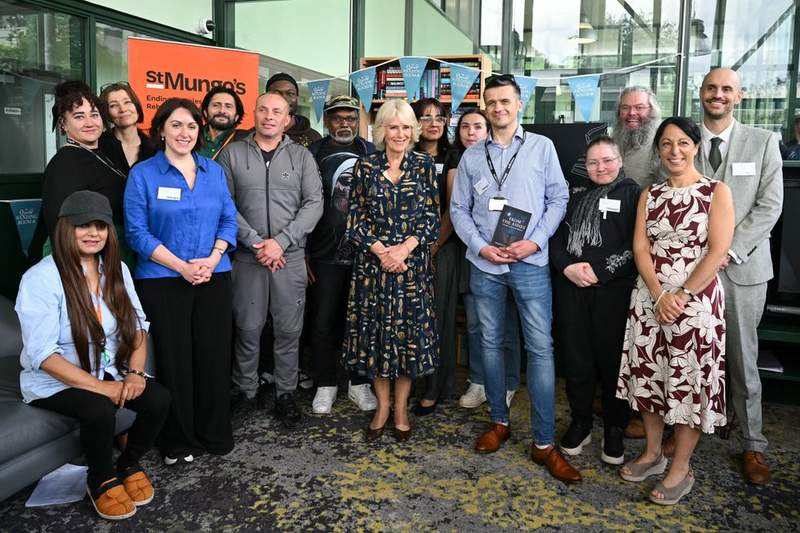 Image from: Lorraine Kelly tells Queen reading helps homeless people get ‘back on their feet’