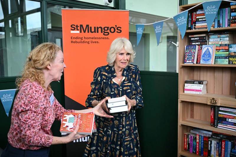 Image from: Lorraine Kelly tells Queen reading helps homeless people get ‘back on their feet’