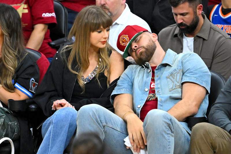 Image from: What Taylor Swift’s Fleetwood Mac-inspired New York Knicks t-shirt had written on it at Game 4