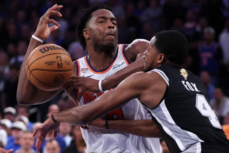 Image from: NBA fans point out mistake ‘worse than JR Smith against the Warriors’ Spurs star made late in Game 4