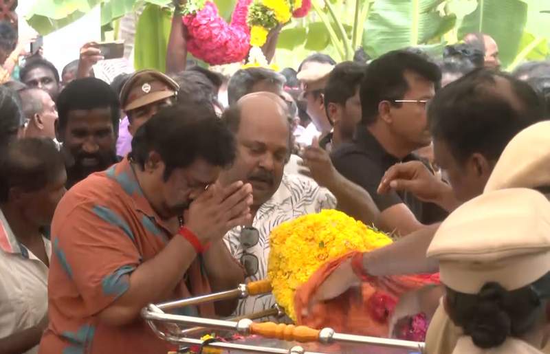 Image from: Baharathiraja final rites: Fans, celebs gather at Theni to pay homage to veteran Tamil director