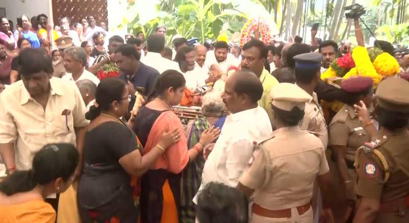 Image from: Baharathiraja final rites: Fans, celebs gather at Theni to pay homage to veteran Tamil director
