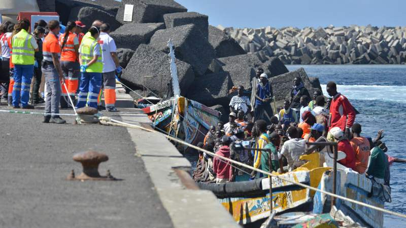 Image from: Pope casts flowers in sea in tribute to drowned migrants during Canary Islands visit