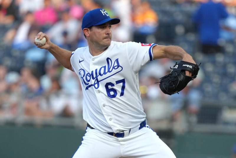 Image from: ‘Scary’ incident sees Kansas City Royals pitcher get hit in the head by 106mph batted bal