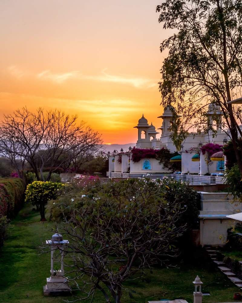Image from: In India, this stunning hotel nestled on the banks of a lake is one of the most beautiful hotels in Udaipur (it’s perfect to feel like royalty!)