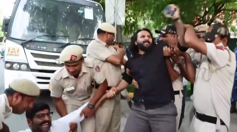 Image from: Police detain Congress workers protesting outside ECI over Meenakshi Natarajan's plea rejection from SC