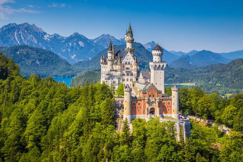 Image from: In Europe, these 10 castles look straight out of a fairy tale (and their views are simply breathtaking!)