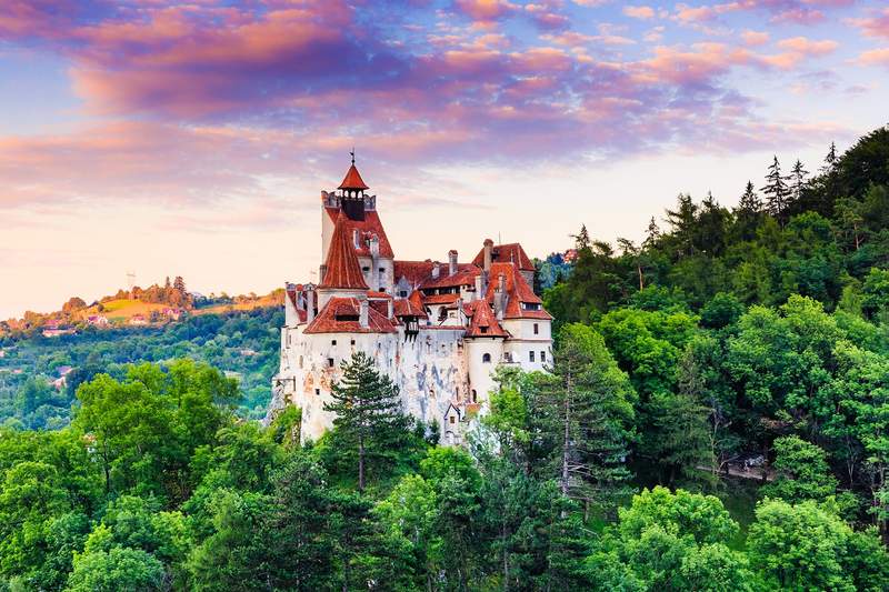 Image from: In Europe, these 10 castles look straight out of a fairy tale (and their views are simply breathtaking!)