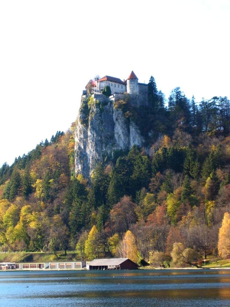 Image from: In Europe, these 10 castles look straight out of a fairy tale (and their views are simply breathtaking!)