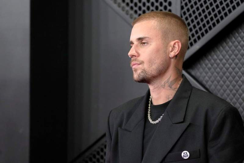 Image from: Soccer fans loved IShowSpeed completely ignoring Justin Bieber to eat watermelon