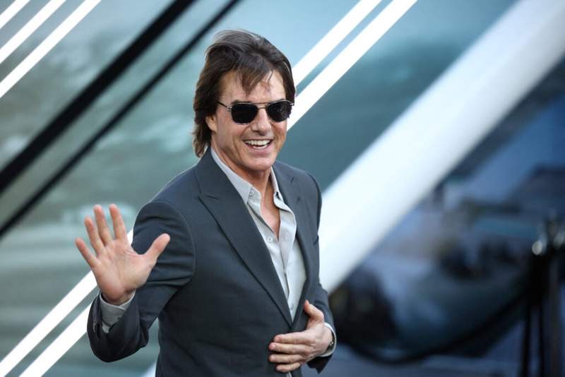 Image from: Tom Cruise says ‘nobody deserves Hollywood Star more’ than David Beckham in emotional speech