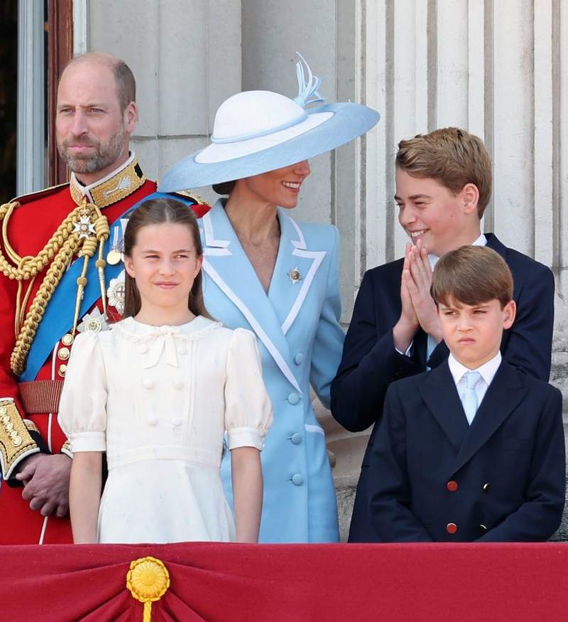 Image from: Royal fans left amazed at Prince George's height as future king compared to Catherine