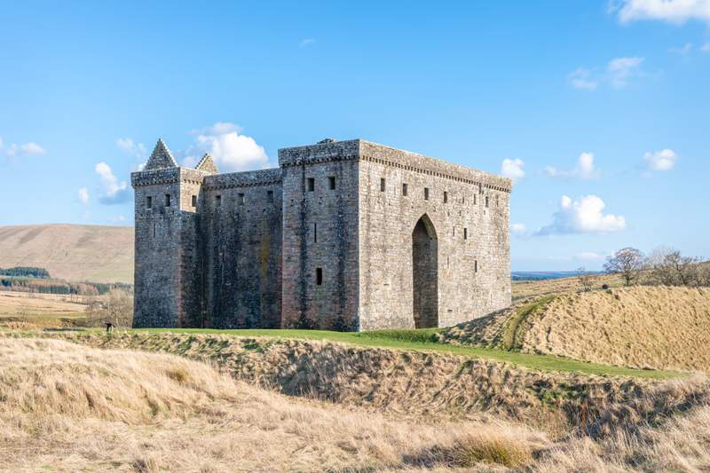 Image from: In Scotland, this gorgeous castle has withstood the test of time, and of great battles (it dates back to 1240!)