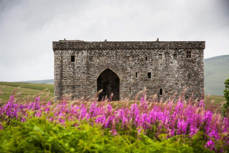Image from: In Scotland, this gorgeous castle has withstood the test of time, and of great battles (it dates back to 1240!)