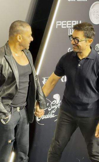 Image from: Salman Khan makes cool entry at Aamir Khan's event, surprises everyone with his bold haircut