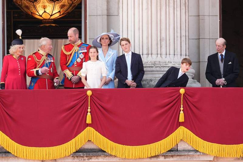 Image from: Duke of Kent, 90, uses phone while on Buckingham Palace balcony to record RAF flypast