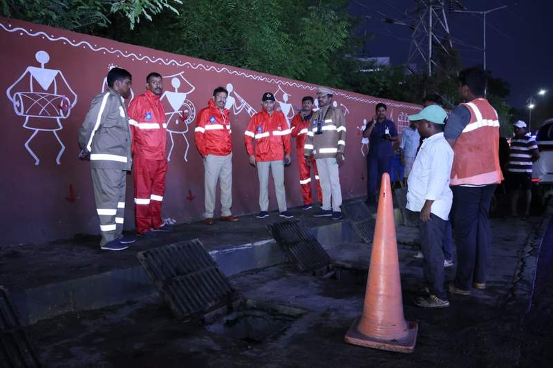 Image from: Hyderabad police on high alert after IMD's heavy rain warning; Commissioner inspects waterlogging spots