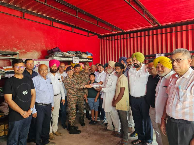 Image from: Faridkot gets a ‘Wall of Kindness’: Rotary Club, Army join hands to give away usable household items to needy