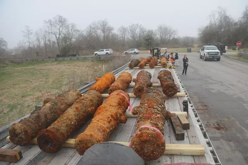 Image from: Savannah River Dredging Crew Pulled Up 19 Cannons Hidden Underwater Since the Revolutionary War