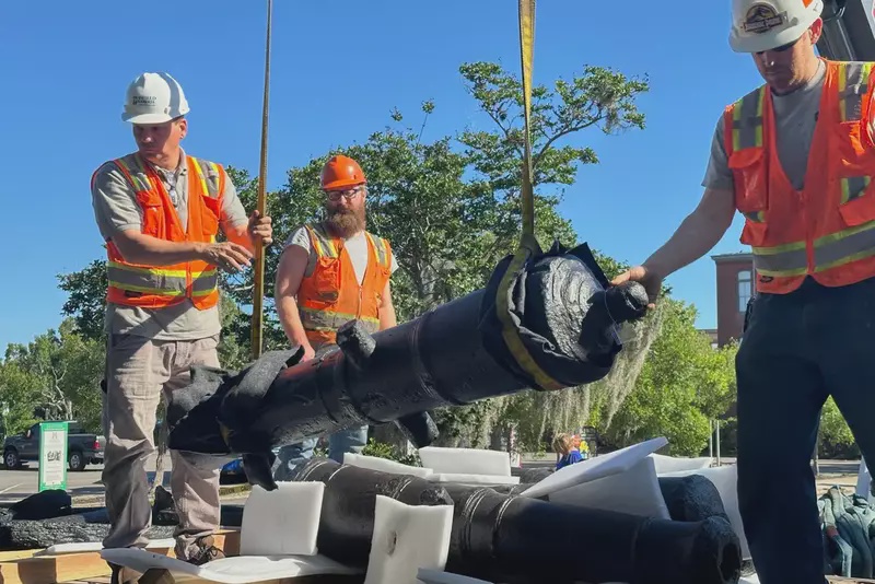 Image from: Savannah River Dredging Crew Pulled Up 19 Cannons Hidden Underwater Since the Revolutionary War