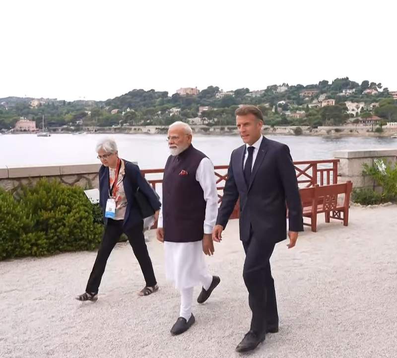 Image from: PM Modi, French President Macron hold bilateral meeting in Nice
