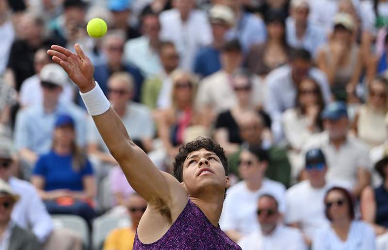 Image from: Shelton beats Fritz in Stuttgart final for first grass court title