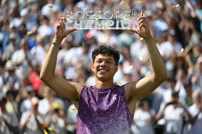 Image from: Shelton beats Fritz in Stuttgart final for first grass court title