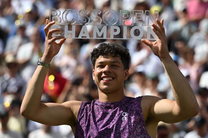 Image from: Shelton beats Fritz in Stuttgart final for first grass court title