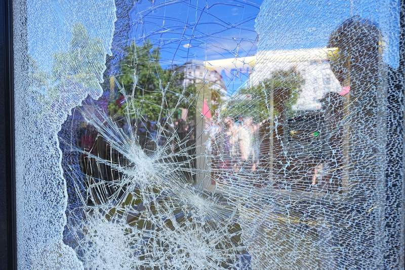 Image from: Tear gas and Tesla on fire as thousands march in Geneva to protest G7
