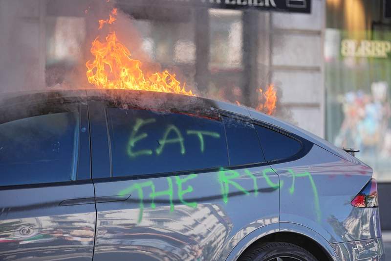 Image from: Stones fly, windows shatter as Geneva G7 protest descends into clashes