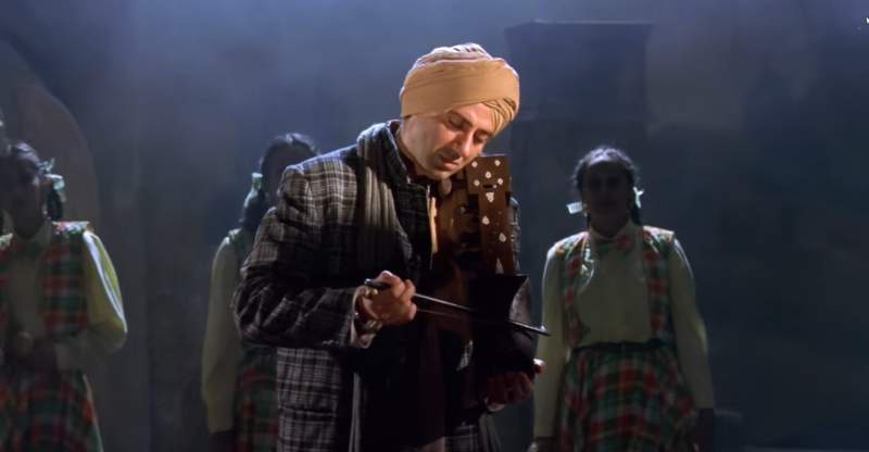 Image from: 25 years of Gadar: From 'Udja Kale Kawan' to 'Main Nikla Gaddi Leke', songs that became soul of Sunny Deol-Ameesha Patel's blockbuster