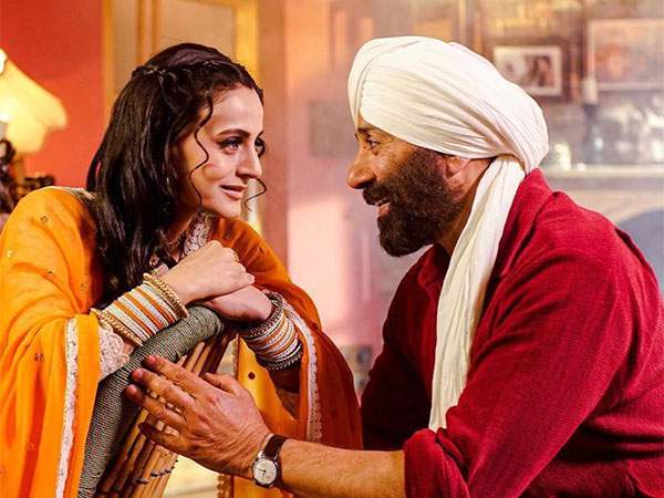 Image from: 25 years of Gadar: From 'Udja Kale Kawan' to 'Main Nikla Gaddi Leke', songs that became soul of Sunny Deol-Ameesha Patel's blockbuster