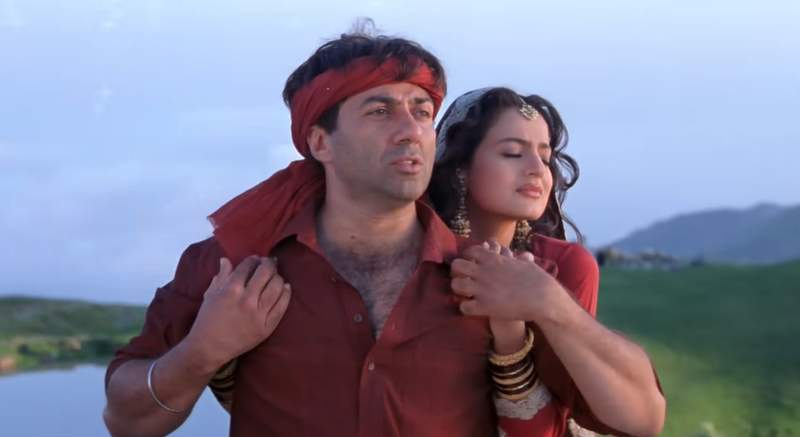 Image from: 25 years of Gadar: From 'Udja Kale Kawan' to 'Main Nikla Gaddi Leke', songs that became soul of Sunny Deol-Ameesha Patel's blockbuster