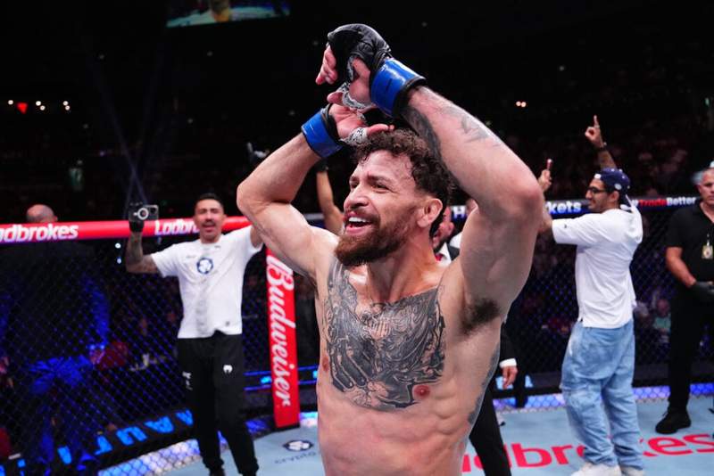 Image from: Mauricio Ruffy leaves fans in tears with heartfelt proposal moments after UFC victory