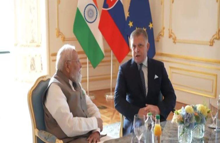 Image from: PM Modi receives ceremonial welcome in Bratislava, meets with Slovakian PM Fico