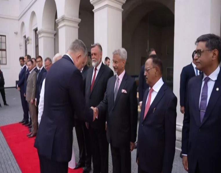 Image from: PM Modi receives ceremonial welcome in Bratislava, meets with Slovakian PM Fico