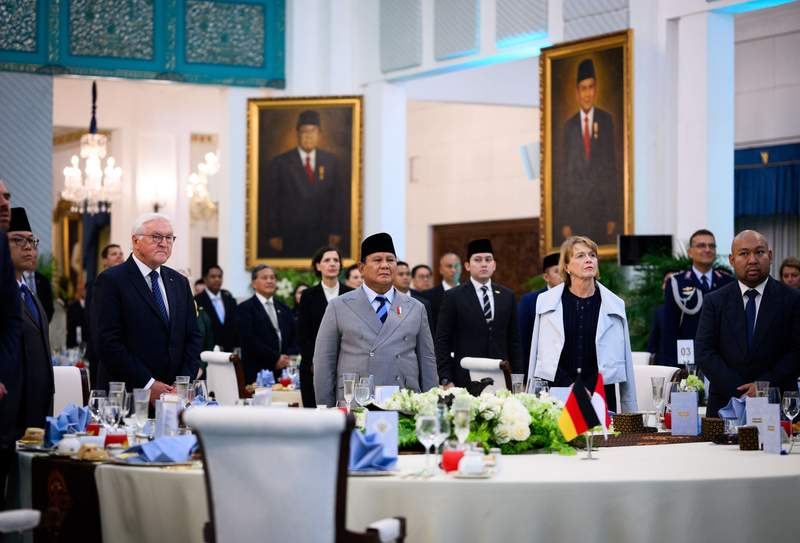 Image from: Indonesian leader breaks into song as he hosts German president
