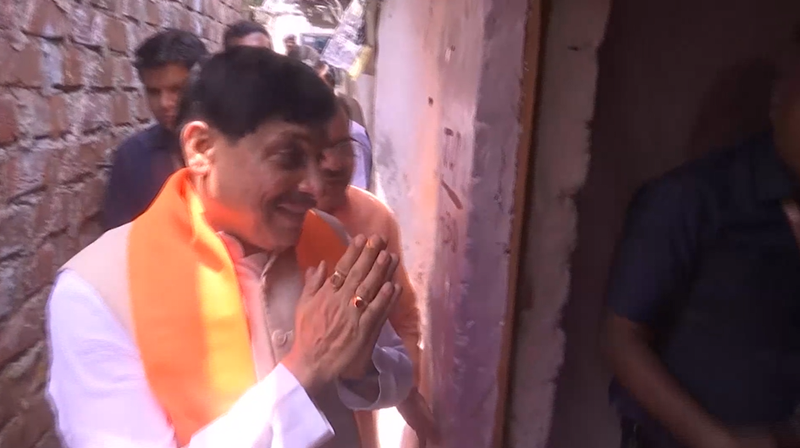 Image from: From narrow lanes to bright horizons: CM Mohan Yadav celebrates MP Board Class 12 commerce topper Chandani Vishwakarma's success